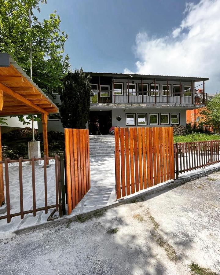 Vertical Hostel Mavrovo Exterior foto